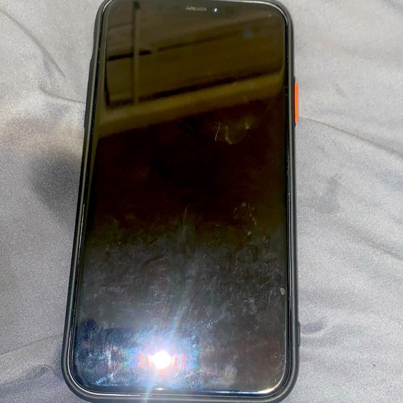 iPhone xr does not turn on and cracked parts only